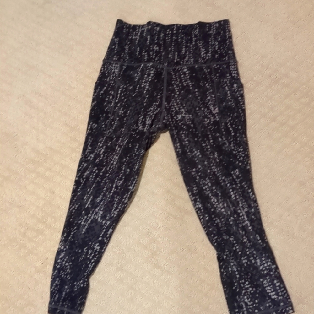Athleta Salutation Capri leggings.